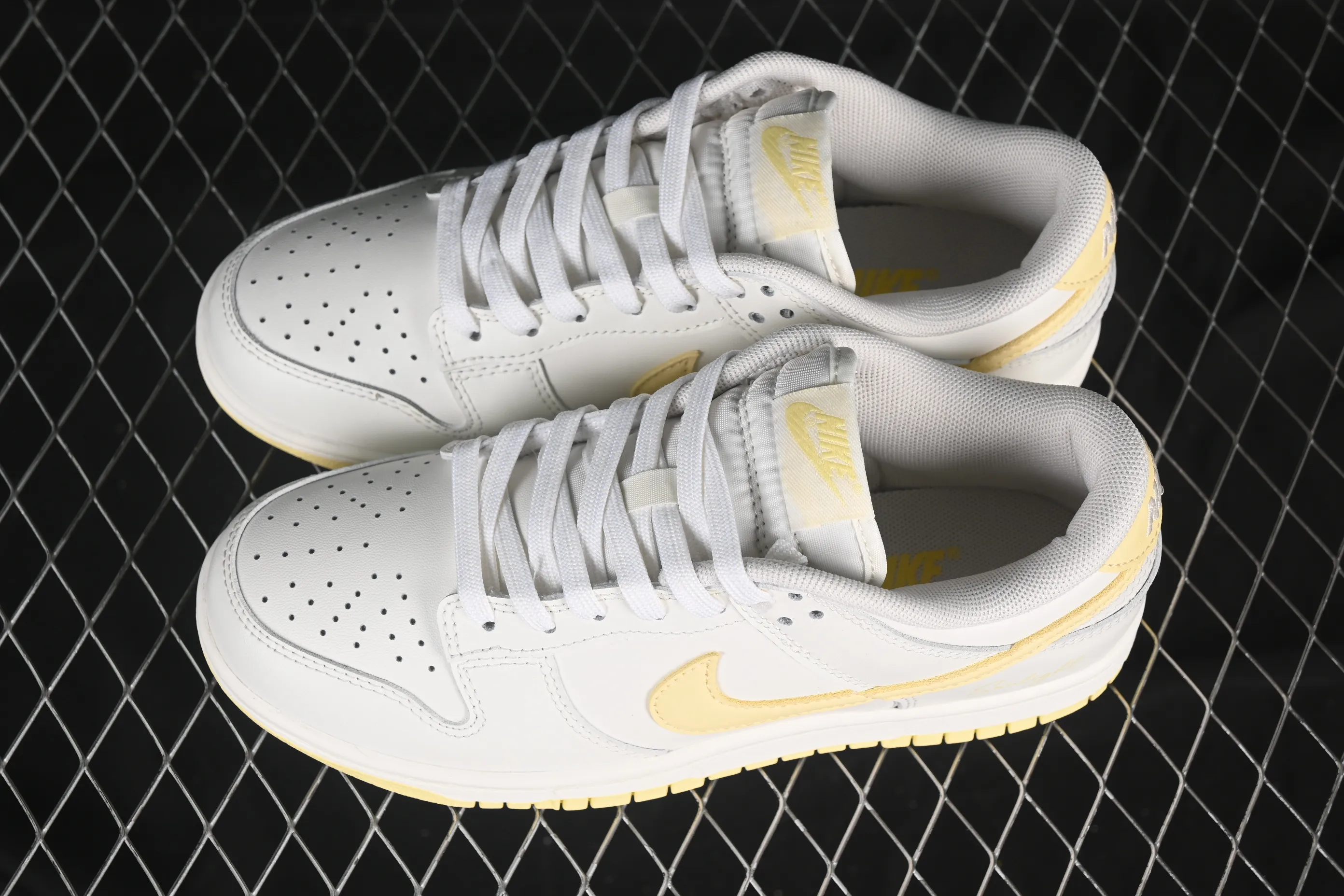 All Categories Nk SB Dunk Series Nk SB Dunk Low Low-top sneakers Nike SB Dunk Low Lemon Yellow Anniversary high-end customization Low-top casual sneakers WY0406-020